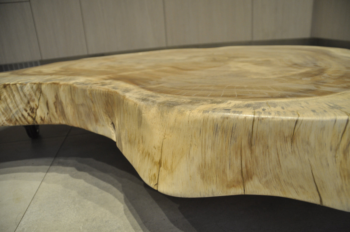 Coffee table suarwood